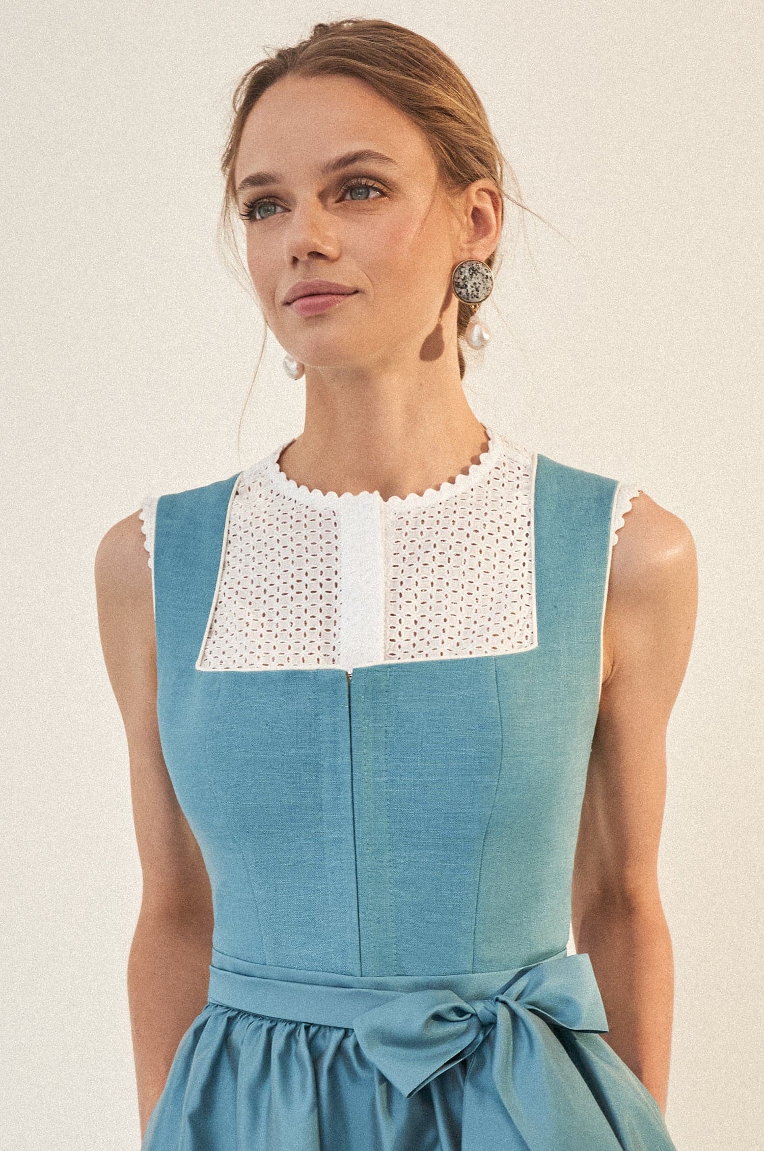 DIRNDLBLUSE ROMY IN WEISS