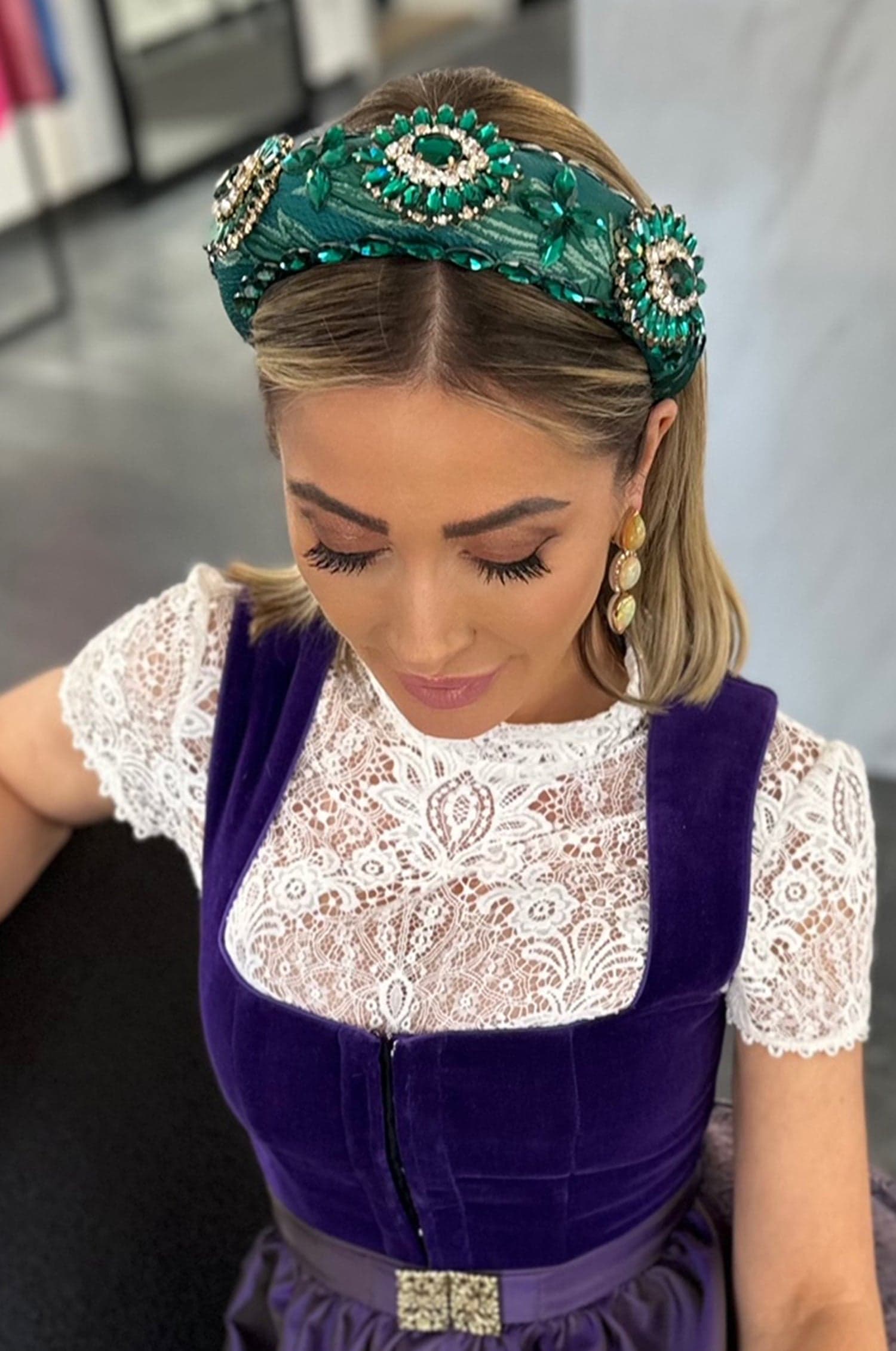 HAARREIF MIT SCHMUCKSTEINEN IN SMARAGD